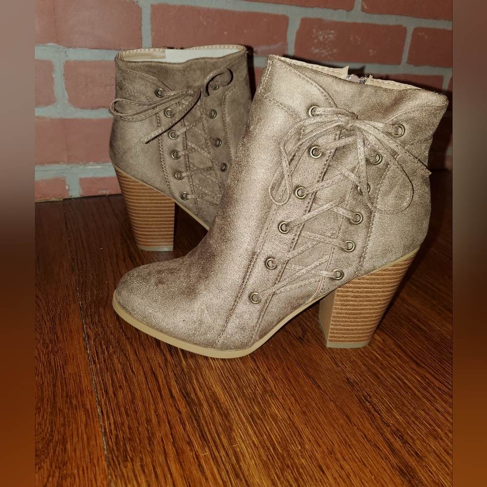 Bonnibel Greg lace up booties